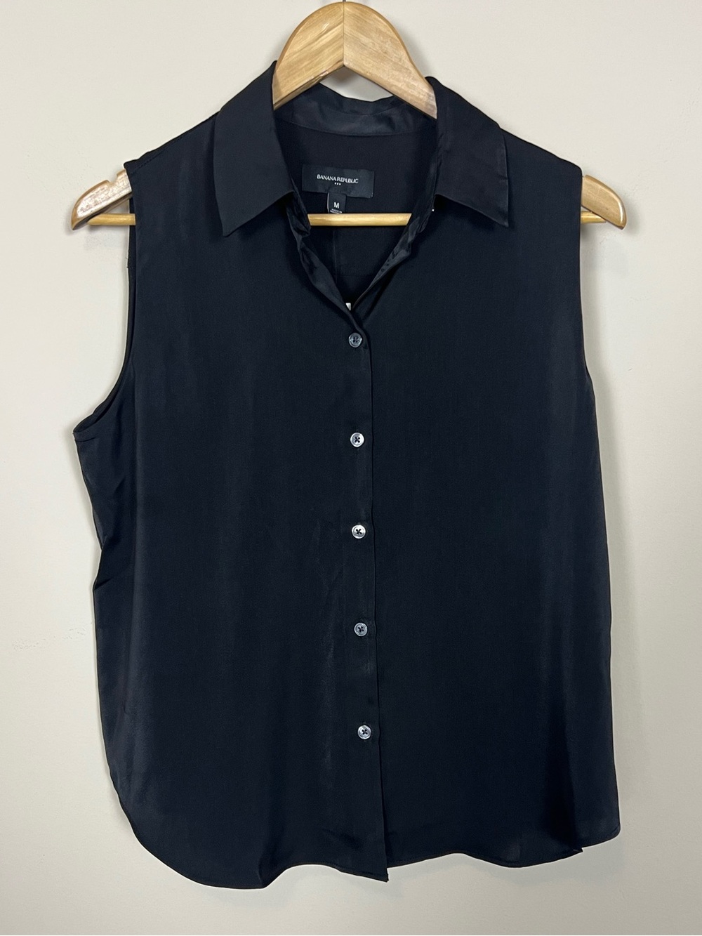 Banana Republic Sleeveless Button Front Blouse Black Medium NWT